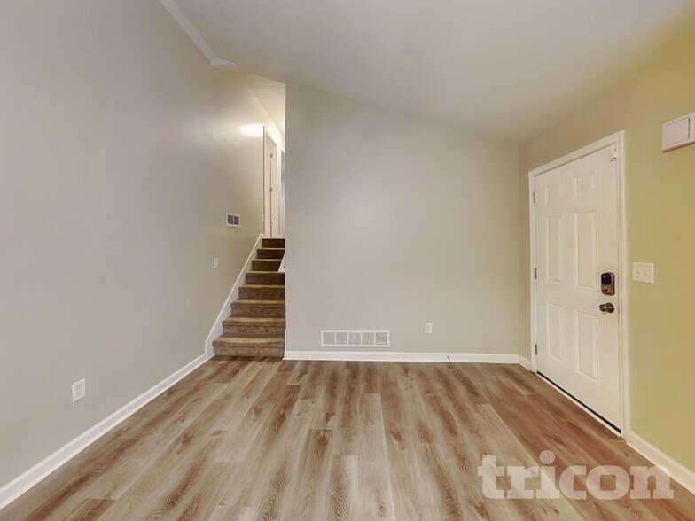 Building Photo - 210 Kennedy Dr