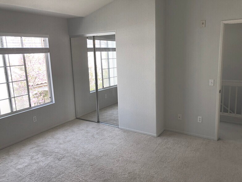 Building Photo - 10140 Wateridge Cir
