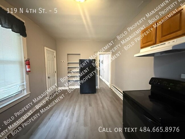 Building Photo - 119 N 4th St