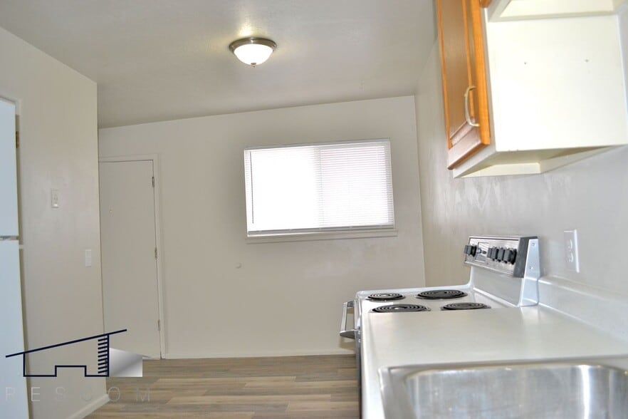 Building Photo - 800 State St