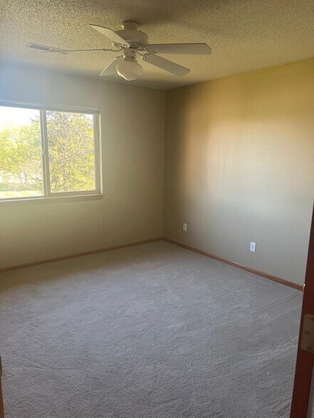 Building Photo - 30 Zeller Ct