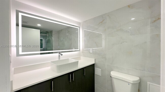 Building Photo - 18051 Biscayne Blvd