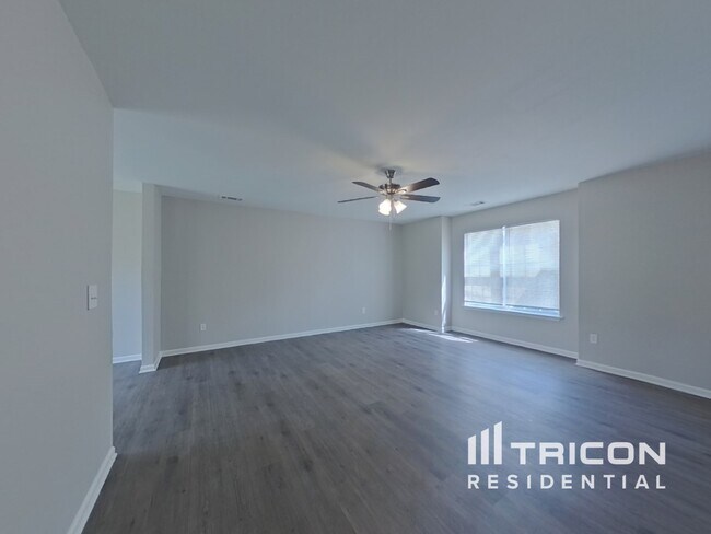 Building Photo - 827 Oakshire Cir