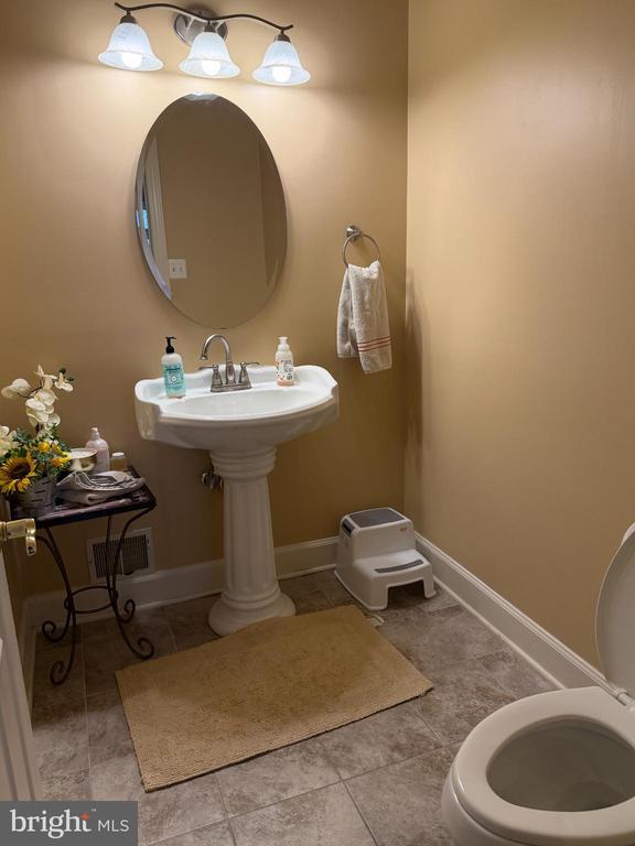 Building Photo - 8312 Wolftrap Rd