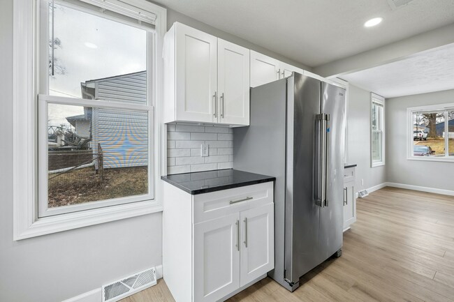 Building Photo - 3111 S 40th St