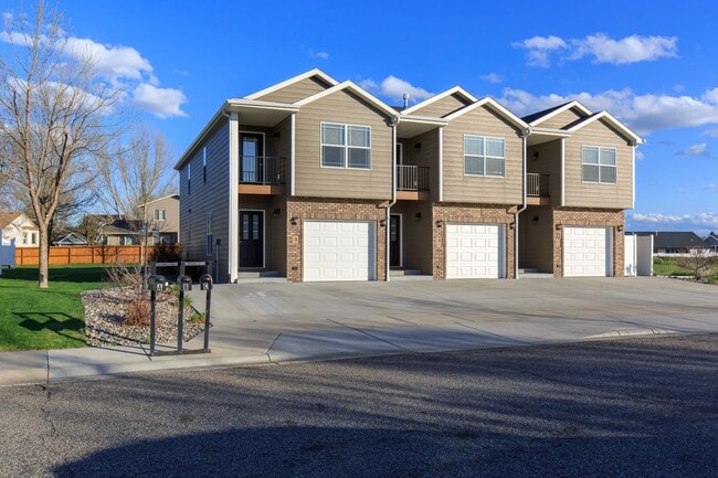 Building Photo - 3350 Crater Lake Ave