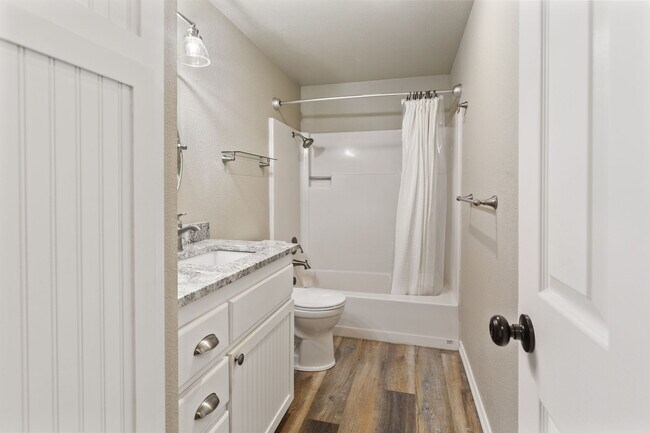 Building Photo - 1100 Excalibur Dr