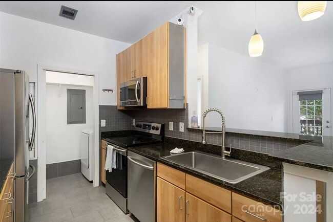 Building Photo - Asheville Condo Rental