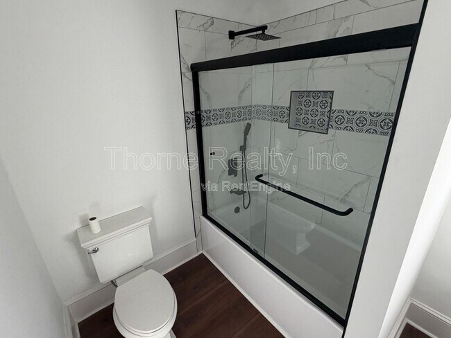 Building Photo - 835 Sunset Ave