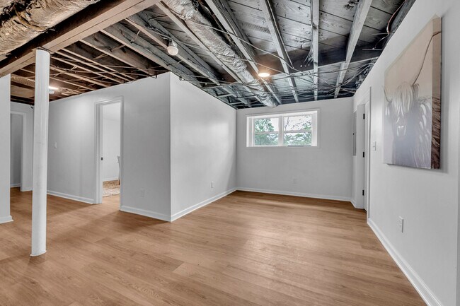 Building Photo - 917 S Forrest Dr