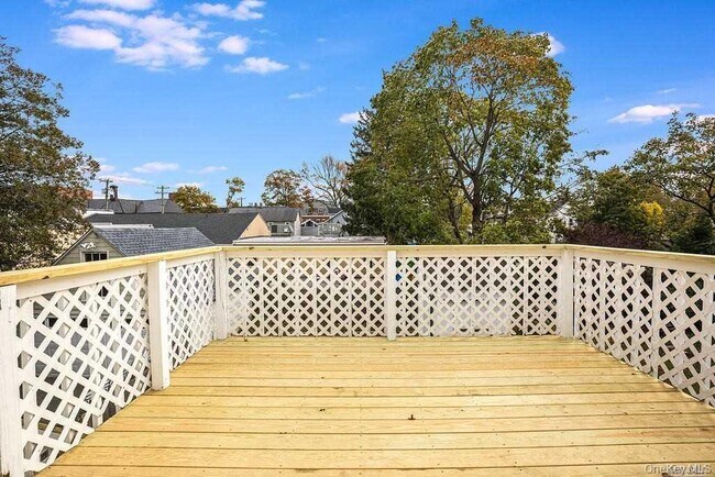 Building Photo - 75 Maxwell Ave