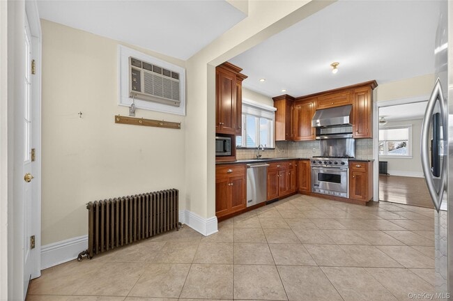 Building Photo - 35 Birch St