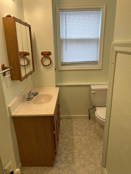 Bathroom - 2921 Avenue L