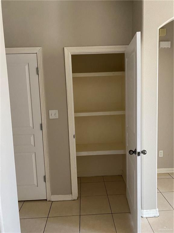 Building Photo - 19 Scottland Dr