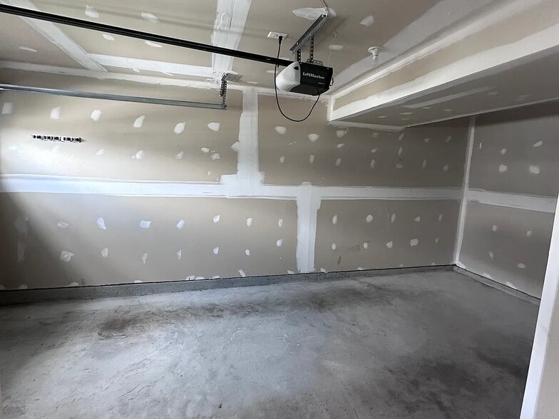 Building Photo - 303 Bait Rd