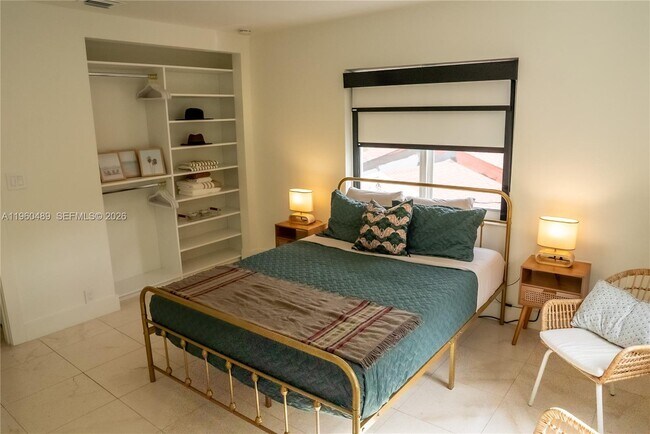 Building Photo - 509 NE 64th St