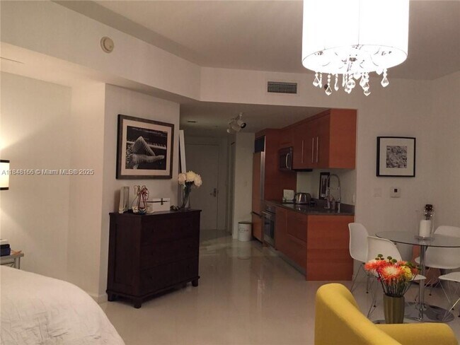 Building Photo - 475 Brickell Ave