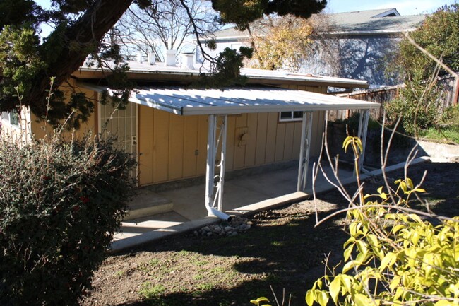 Building Photo - 527 Vaqueros Ave