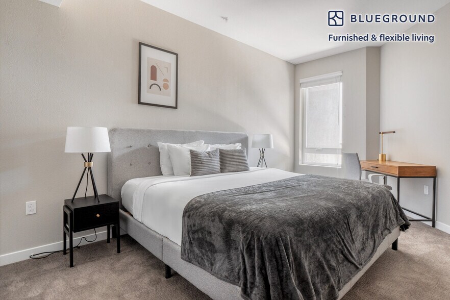 Building Photo - 3560 Rambla Pl