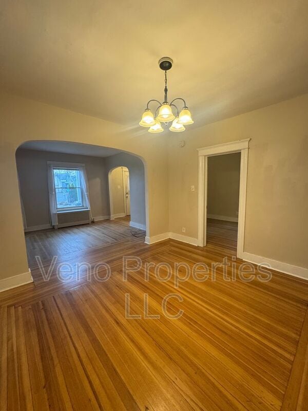 Building Photo - 305 Altamont Ave