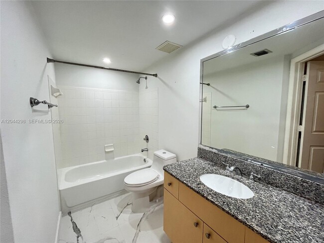 Building Photo - 2490 Centergate Dr