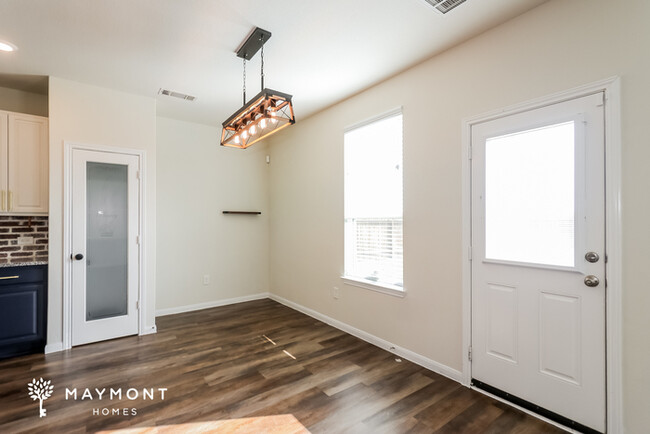 Building Photo - Spacious 4-Bedroom Home with Bright Interior