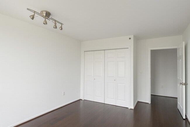 Building Photo - 20 2nd St