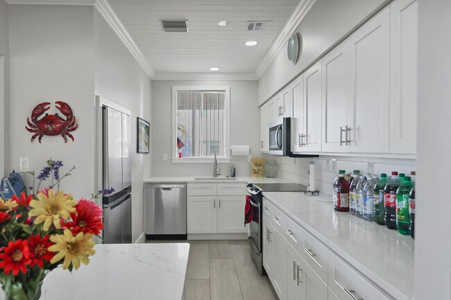 Building Photo - 761 John Ringling Blvd