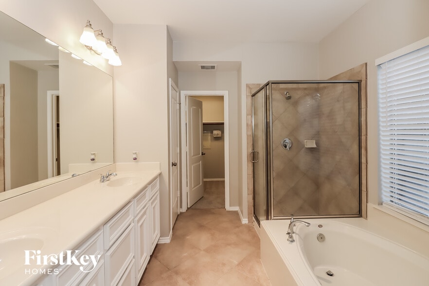 Building Photo - 2627 Diamond River Dr