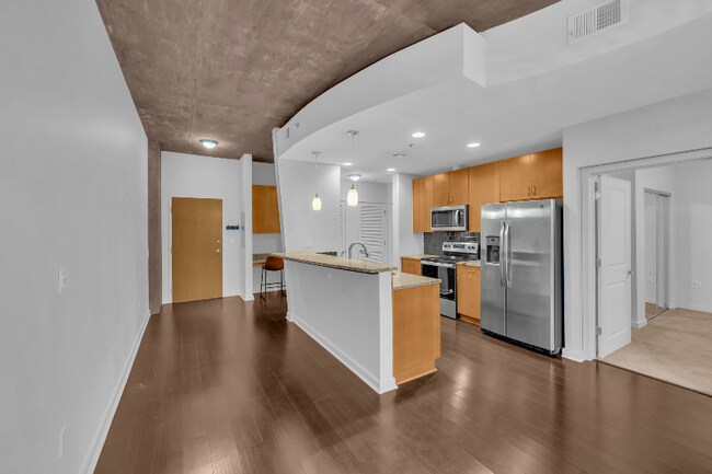 Primary Photo - 301 Demonbreun St