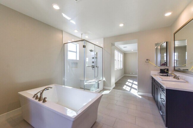 Building Photo - 4bd/4.5ba Single Family House w/ VIEW Gated Community Altair Irvine for rent