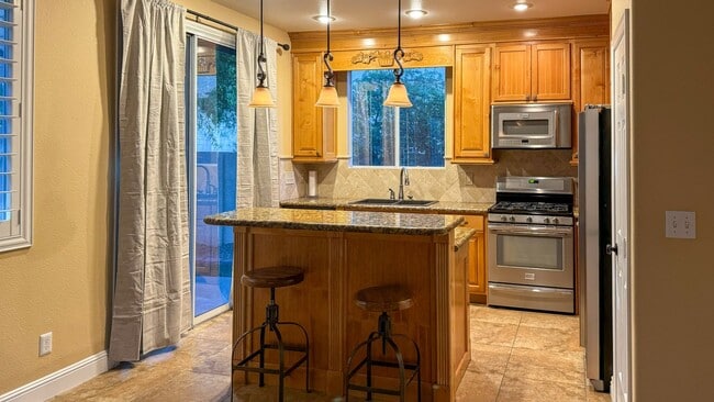 Building Photo - Freshly Updated 3BD Home, Island Kitchen &...