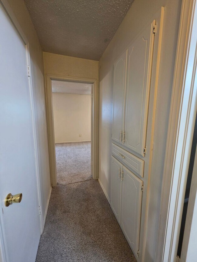 Building Photo - Cute 4 bedroom home in Shawnee