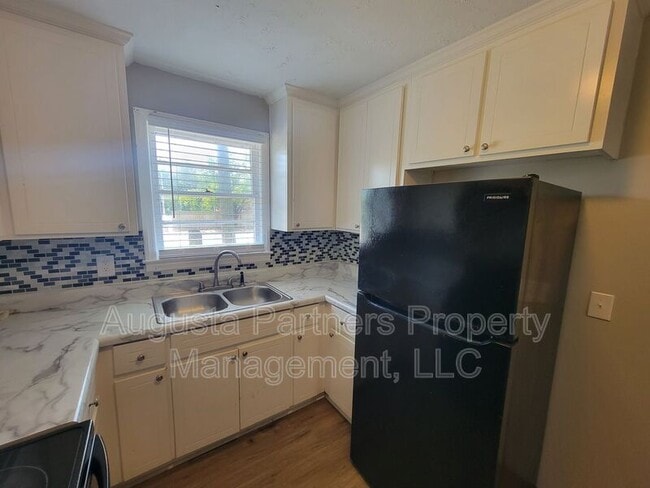 Building Photo - 2034 Trout Dr