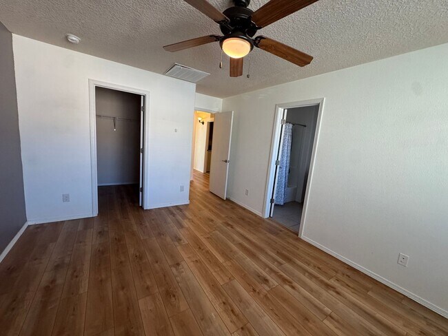 Building Photo - Presidio 3 Bed!