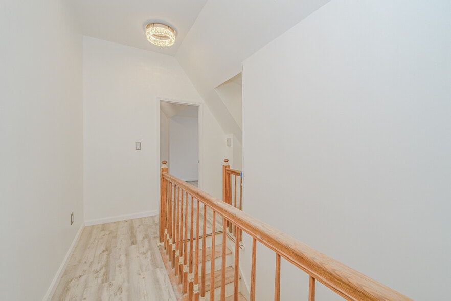 Building Photo - 384 Lafayette Ave