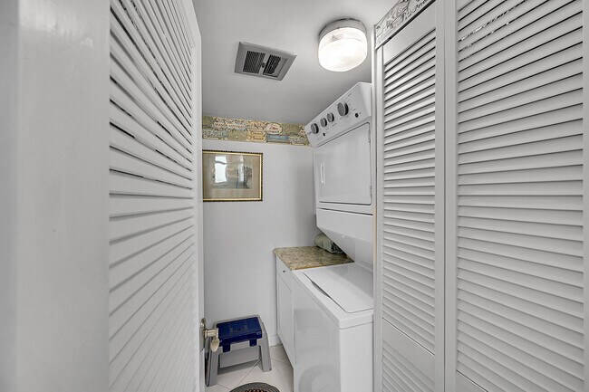 Building Photo - 1702 S Ocean Blvd