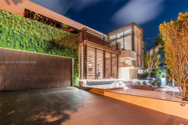 Building Photo - 3009 Pine Tree Dr