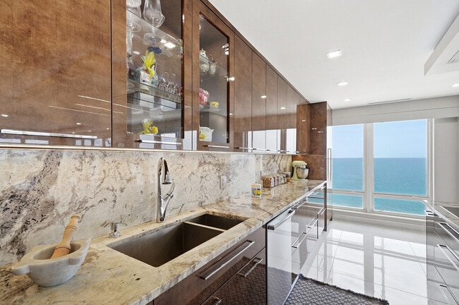 Building Photo - 4100 Galt Ocean Dr