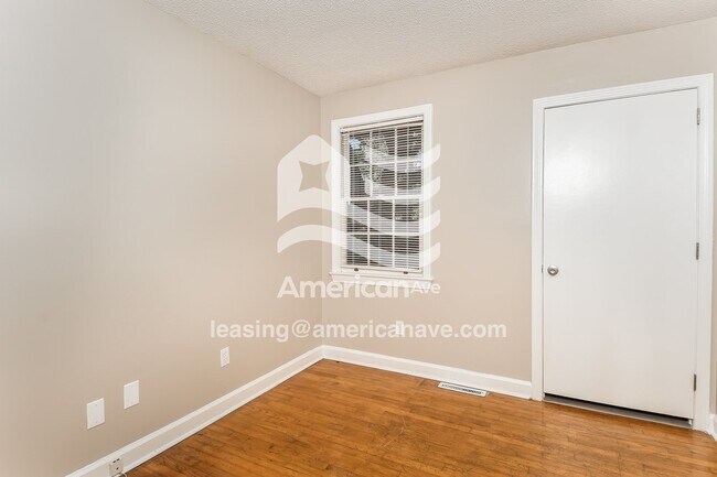 Building Photo - 1827 Beckley Dr
