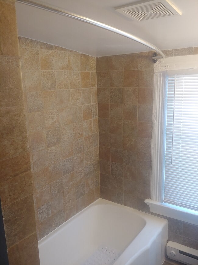 Building Photo - 116 Township Ave apt 2
