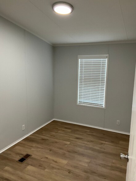 Building Photo - 1081 Clara Ln