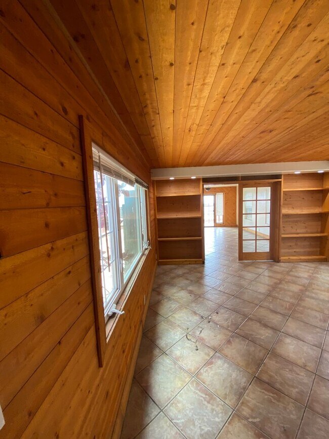 Building Photo - 6585 Del Playa Dr
