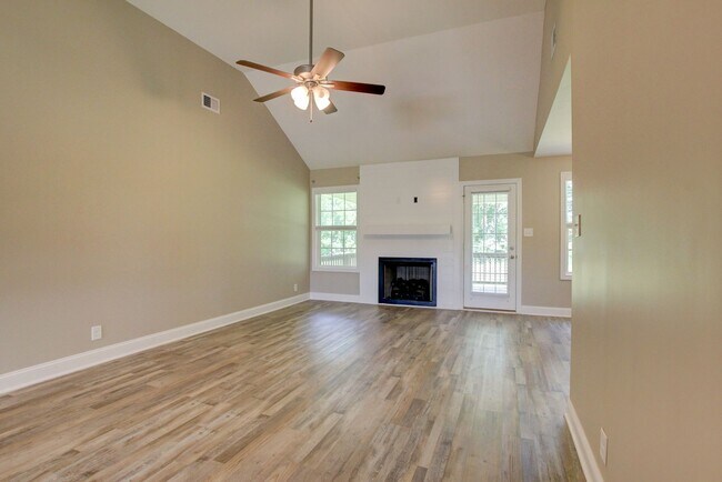 Building Photo - 1121 Cardinal Creek Dr
