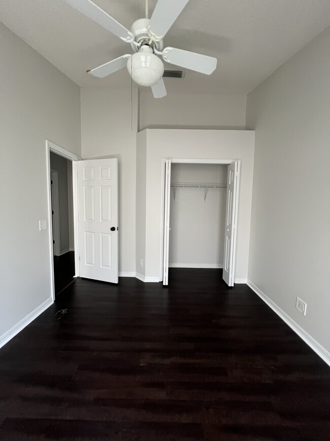 Building Photo - 563 Shoreham Ct NE