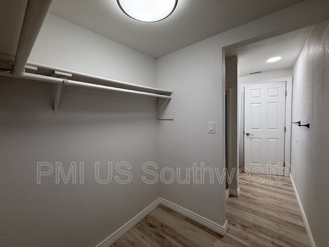 Building Photo - 315 Moser Ave