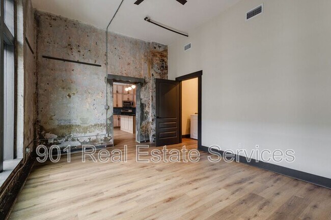 Building Photo - 124 Monroe Ave