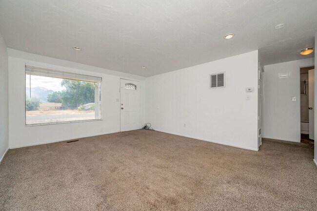 Building Photo - West Jordan Duplex w carport AVAILABLE NOW!!