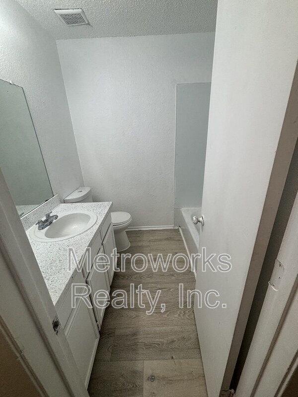 Building Photo - 105 Pine Meadow Dr