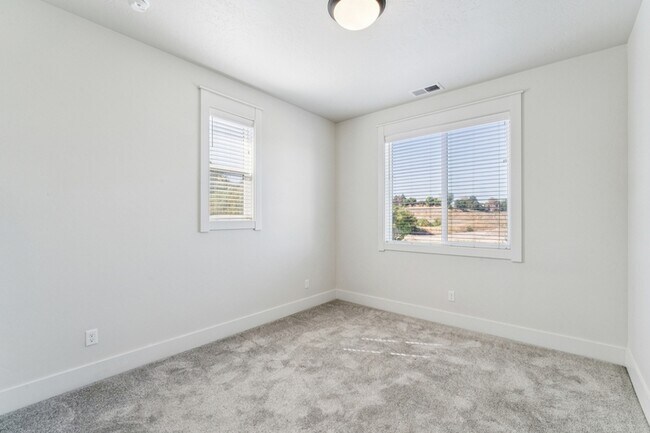 Building Photo - 3243 S Sedgebrook Ln